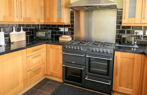 Bodffordd Casa | 11 BRO CELYN, pet friendly, country holiday cottage in Llangefni