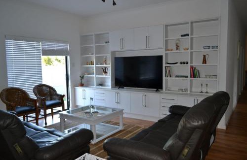 Klerksdorp Casa | 11 Kiaat Suites