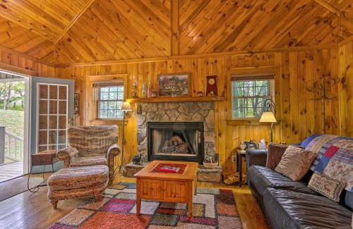 Todd Casa | 11 Mi to Boone Secluded Pet-Friendly Cabin!