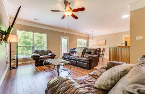 Little Rock Casa | 11 Mi to Dtwn Little Rock Home with Large Deck!