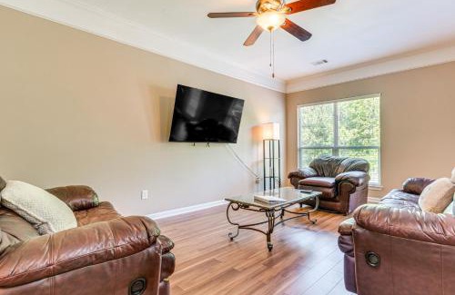 Little Rock Casa | 11 Mi to Dtwn Little Rock Home with Large Deck!