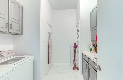 Cookes Meadow Casa | 11 Mi to Dtwn: Luxe Home w/ Pool in Fort Worth