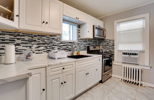 Teaneck Casa | 11 Mi to Manhattan: Pet-Friendly Duplex w/ Yard!
