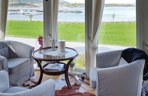 Naeroy Casa | 11 person holiday home in kolvereid