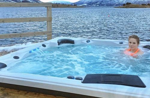 Flesnes Casa | 11 person holiday home in Gullesfjord