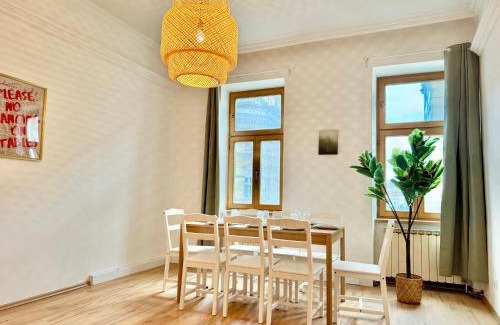 Favoriten Apartamento | 110 m2 4-Room Renovated Apartment