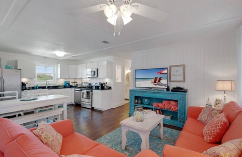 Laguna Beach Estates Casa | $775 Aug 8-23!! Laguna Beach~5th House from the Perfect Beach Access# 83! Covered Parking!!