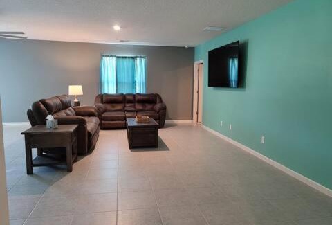 Kingsland Casa | 111 College