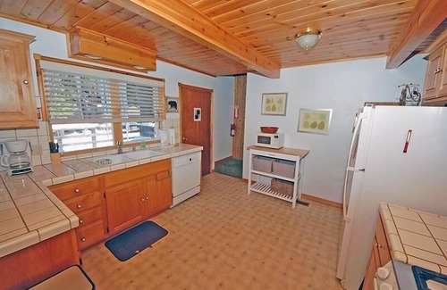 Montgomery Estates Cabina | 1116 Golden Bear 3 Bedroom Cabin by RedAwning
