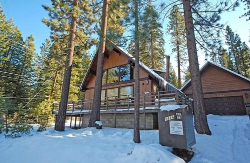 Montgomery Estates Cabina | 1116 Golden Bear 3 Bedroom Cabin by RedAwning