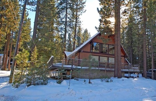 Montgomery Estates Cabina | 1116 Golden Bear 3 Bedroom Cabin by RedAwning