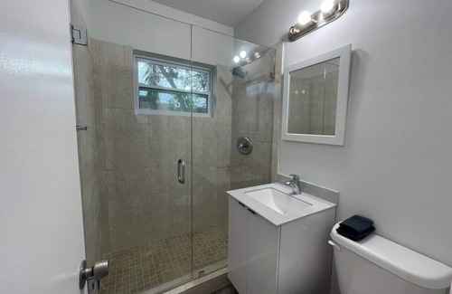 West Little Havana Apartamento | 1117 Apt 3 · 1bed/1bath apt w/ parking & patio great location !