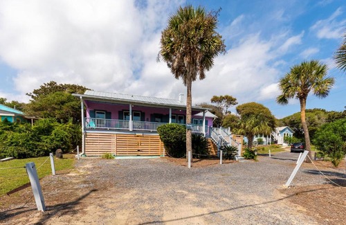 Folly Beach Casa | 1120 E Arctic Ave - Neptune's Folly - Ocean View