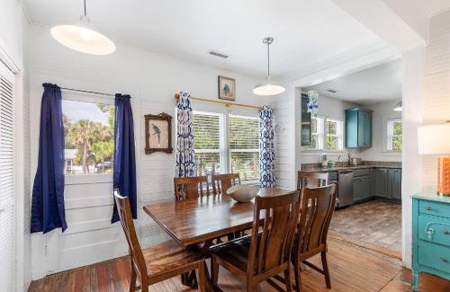 Folly Beach Casa | 1120 E Arctic Ave - Neptune's Folly - Ocean View