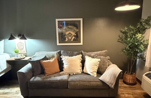 Branson Apartamento | 113 -The Sandlot- King Suite & Silver Dollar City Gem!
