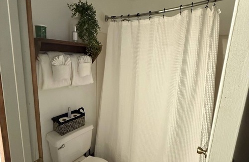 Branson Apartamento | 113 -The Sandlot- King Suite & Silver Dollar City Gem!
