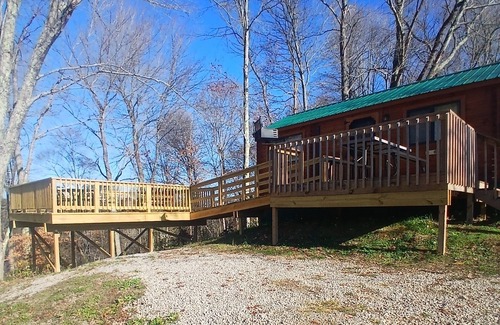 Logan Cabina | 115) Quail Log Cabin. Close to Hocking Hills State Park and more!