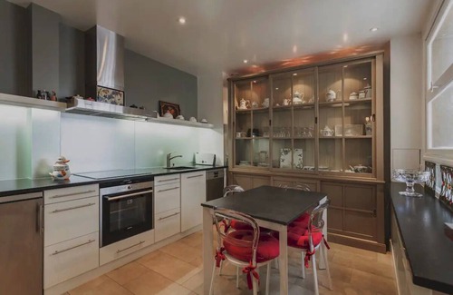 4th Arrondissement Apartamento | 115m² of Authentic French Living Le Marais/ Île Saint-Louis and The Seine"