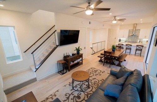 Imperial Beach Casa | 119 Elm Ave · San Diego Beachfront House 60s to sand, surf, pier
