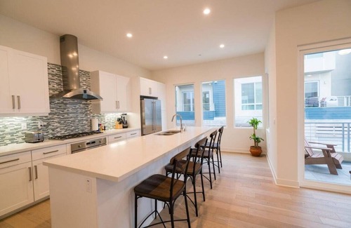 Imperial Beach Casa | 119 Elm Ave · San Diego Beachfront House 60s to sand, surf, pier