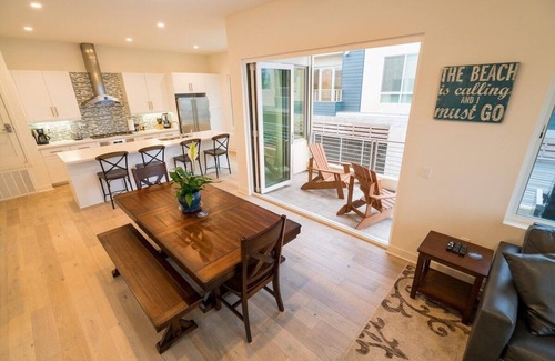 Imperial Beach Casa | 119 Elm Ave · San Diego Beachfront House 60s to sand, surf, pier