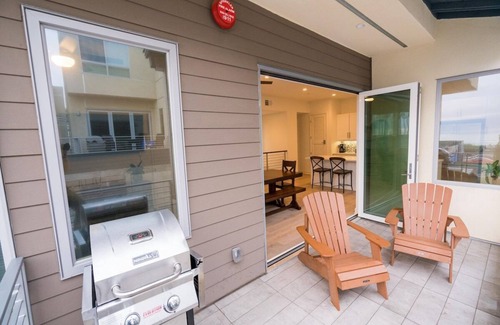 Imperial Beach Casa | 119 Elm Ave · San Diego Beachfront House 60s to sand, surf, pier