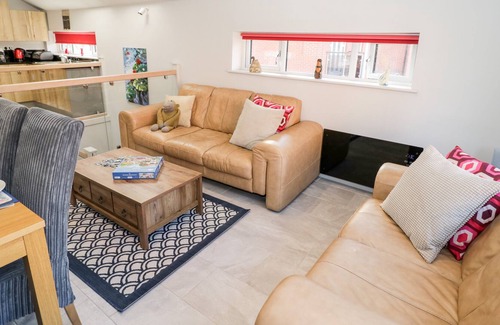Coventry Cabaña | 11A LOWER FORD STREET, pet friendly, with a garden in Coventry