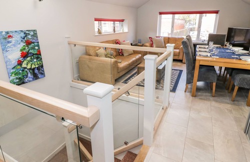 Coventry Cabaña | 11A LOWER FORD STREET, pet friendly, with a garden in Coventry
