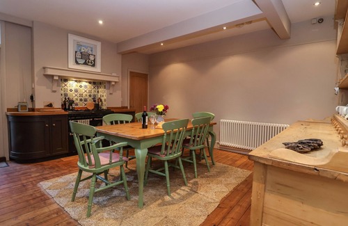 Aldeburgh Cabaña | 11A MARKET CROSS PLACE, pet friendly, with a garden in Aldeburgh