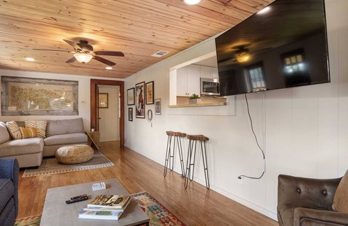 Bandera Casa | 11th Street River House | 3BR on Medina in Bandera