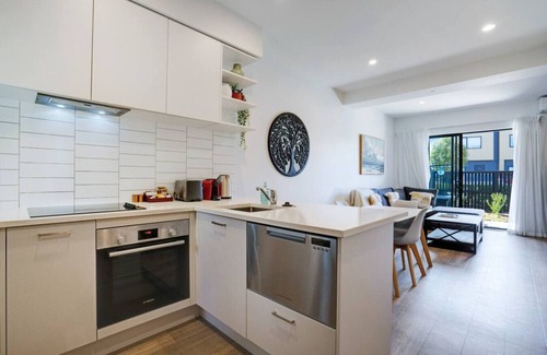 Auckland Apartamento | Huntington Townhouse with Patio and Parking