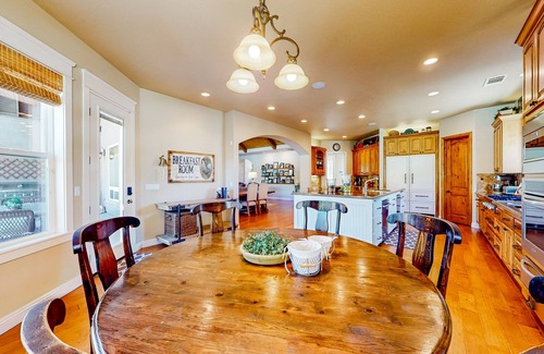 Hesperia Casa | 12-acre home with outdoor areas, basketball/pickleball/volleyball & home gym