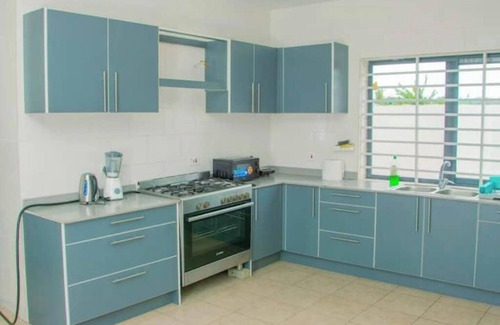 East Legon Apartamento | 12 Bedrooms -13beds for Group Stay in East- Legon