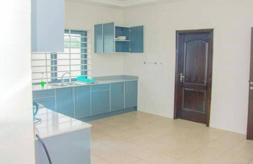 East Legon Apartamento | 12 Bedrooms -13beds for Group Stay in East- Legon