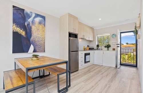 Scarborough Apartamento | 12 Calming Coral Beach 2BRM Apt parking sleeps 4