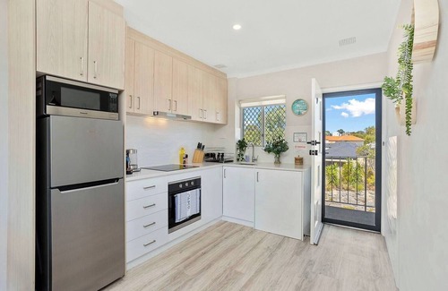 Scarborough Apartamento | 12 Calming Coral Beach 2BRM Apt parking sleeps 4