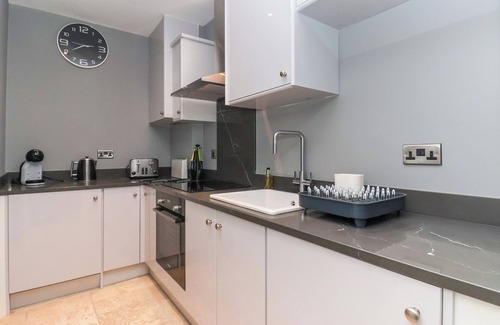 Beverley Cabaña | 12 Cross Street