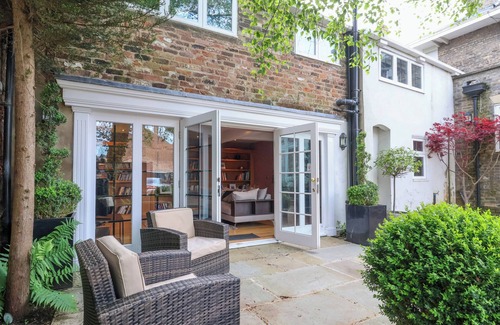 Beverley Cabaña | 12 Cross Street