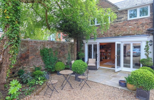 Beverley Cabaña | 12 Cross Street