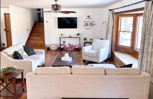 Reeders Casa | 12 Guest Villa Hot Tub With Large Backyard