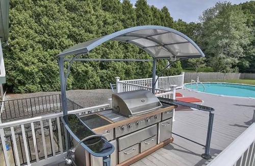 Reeders Casa | 12 Guest Villa Hot Tub With Large Backyard