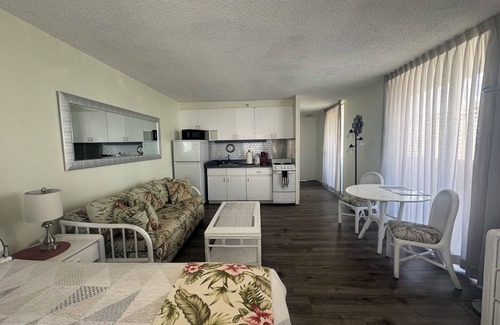Waikiki Condominio | 🌺 12 GUESTS 3 X ❤️AWESOME STUDIOS❤️ FREE PARKING 🏝️ 5MIN TO OCEAN 🏊‍♀️