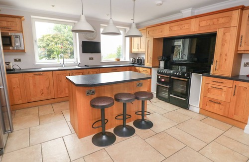 Oldwalls Casa | 12 MALTHALL, pet friendly, with open fire in Llanrhidian