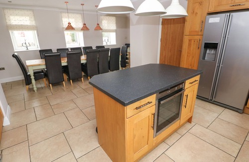 Oldwalls Casa | 12 MALTHALL, pet friendly, with open fire in Llanrhidian
