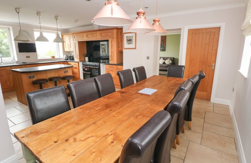 Oldwalls Casa | 12 MALTHALL, pet friendly, with open fire in Llanrhidian