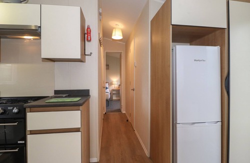 Carnforth Cabaña | 12 MEADOW VIEW, pet friendly, with a garden in Kirkby Lonsdale