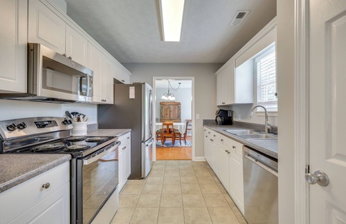 Boiling Spring Lakes Casa | 12 Mi to Beaches: Dog-Friendly Southport Getaway