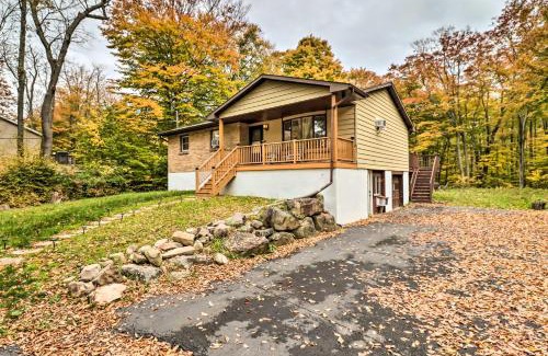 Tobyhanna Casa | 12 Mi to Camelback Ski Resort Home with Decks!