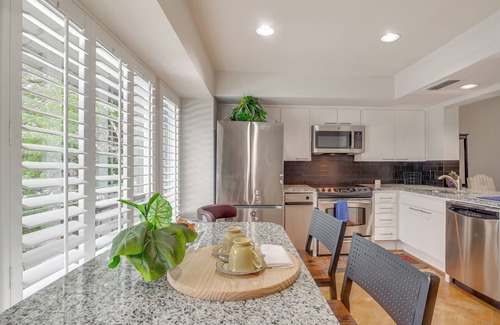 Las Colinas Condominio | 12 Mi to Downtown Dallas: Irving Condo w/ Balcony