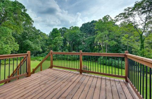 Midway Apartamento | 12 Mi to Downtown Winston-Salem Apt with Balcony!